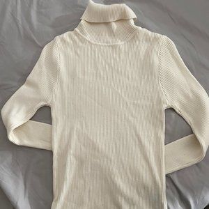 BEIGE FITTED TURTLENECK SWEATER